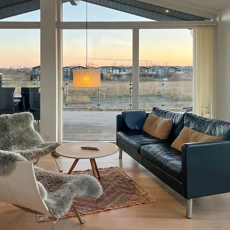 3 Bedroom Amazing In 別荘 *